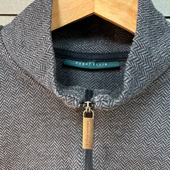 Perry Ellis Quarter Zip pullover - Picture 3 of 5